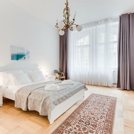 The Dancing House Residence, Two Bedroom Apartment With Balcony Near River! براغ المظهر الخارجي الصورة