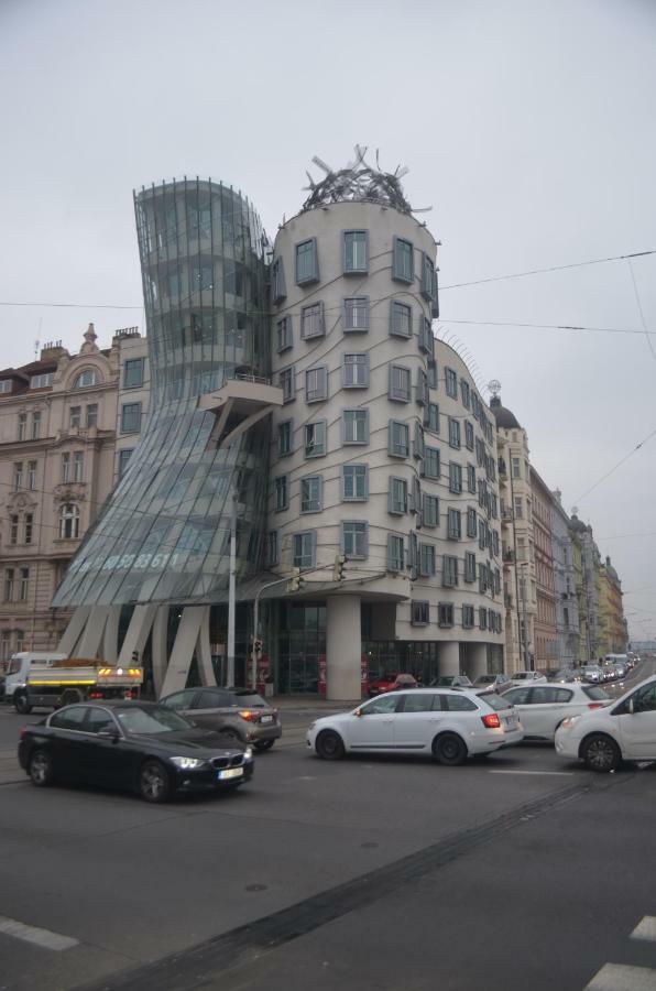 The Dancing House Residence, Two Bedroom Apartment With Balcony Near River! براغ المظهر الخارجي الصورة