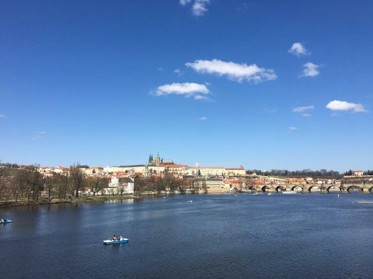 The Dancing House Residence, Two Bedroom Apartment With Balcony Near River! براغ المظهر الخارجي الصورة