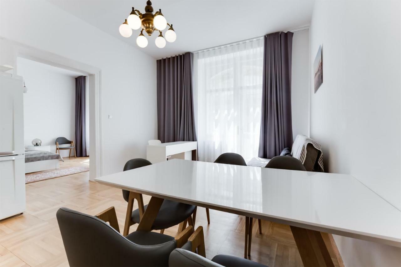 The Dancing House Residence, Two Bedroom Apartment With Balcony Near River! براغ المظهر الخارجي الصورة