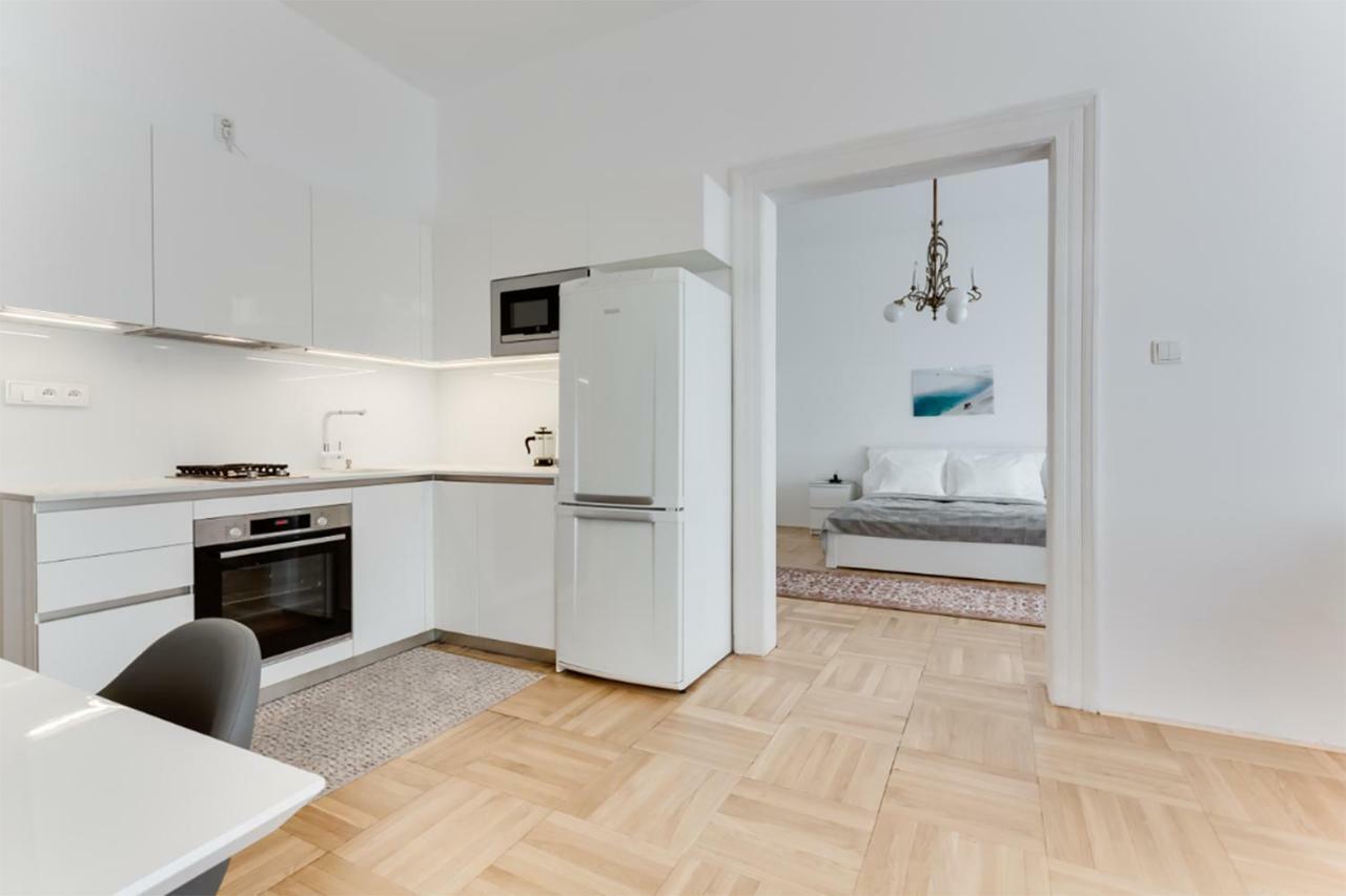 The Dancing House Residence, Two Bedroom Apartment With Balcony Near River! براغ المظهر الخارجي الصورة