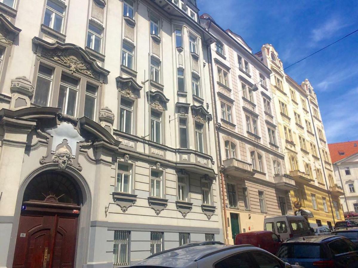The Dancing House Residence, Two Bedroom Apartment With Balcony Near River! براغ المظهر الخارجي الصورة